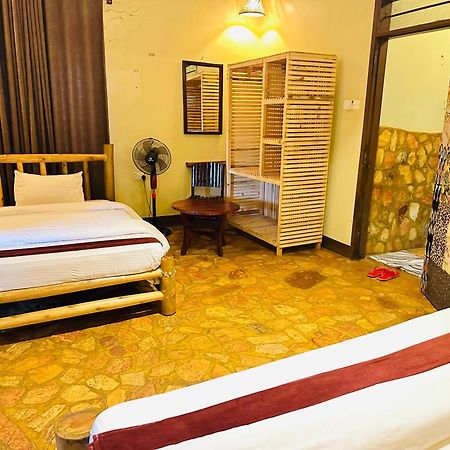 Afro Smile Hotel & Guest House 金贾 外观 照片