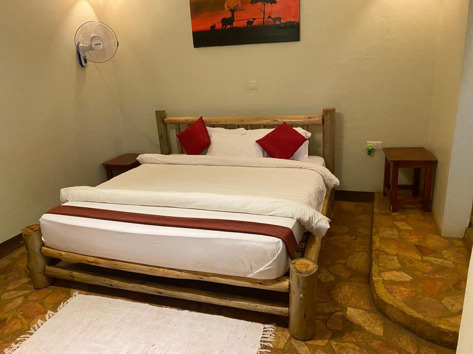 Afro Smile Hotel & Guest House 金贾 外观 照片