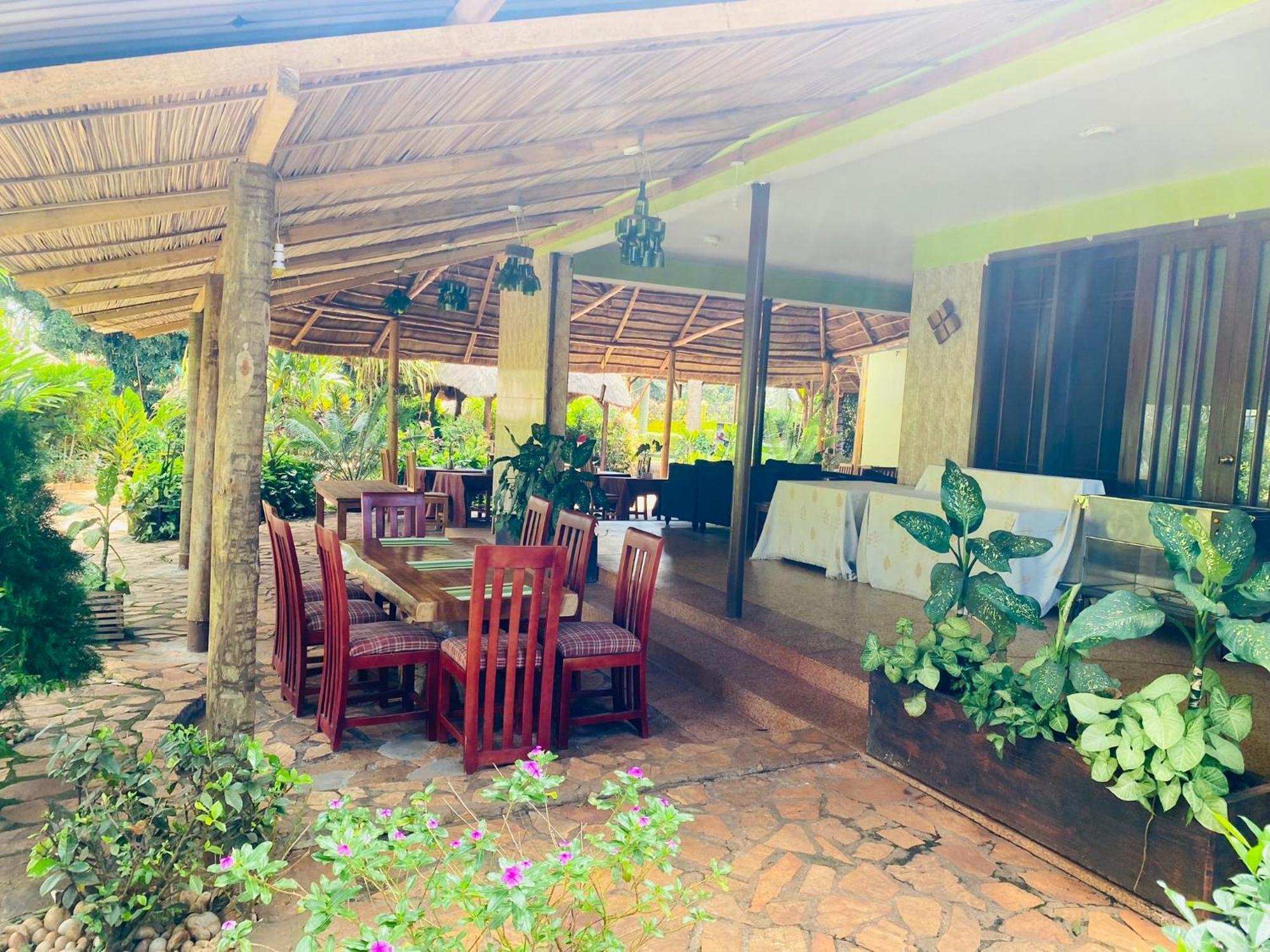 Afro Smile Hotel & Guest House 金贾 外观 照片