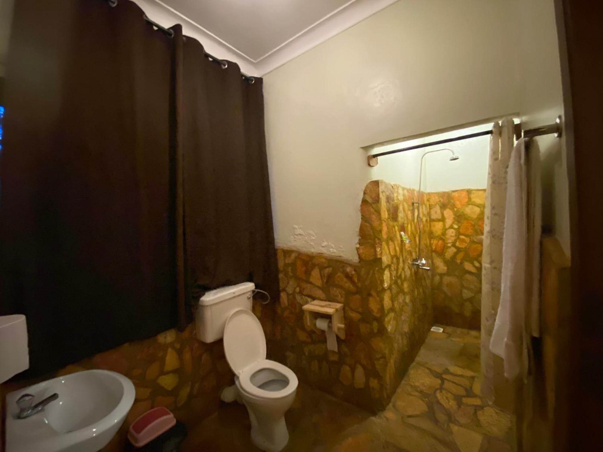 Afro Smile Hotel & Guest House 金贾 外观 照片