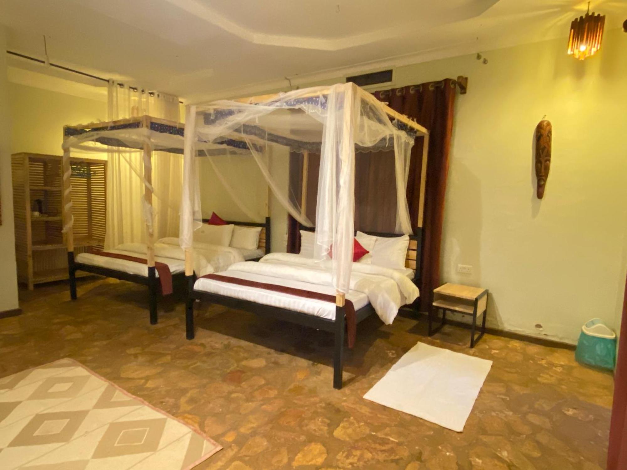 Afro Smile Hotel & Guest House 金贾 外观 照片