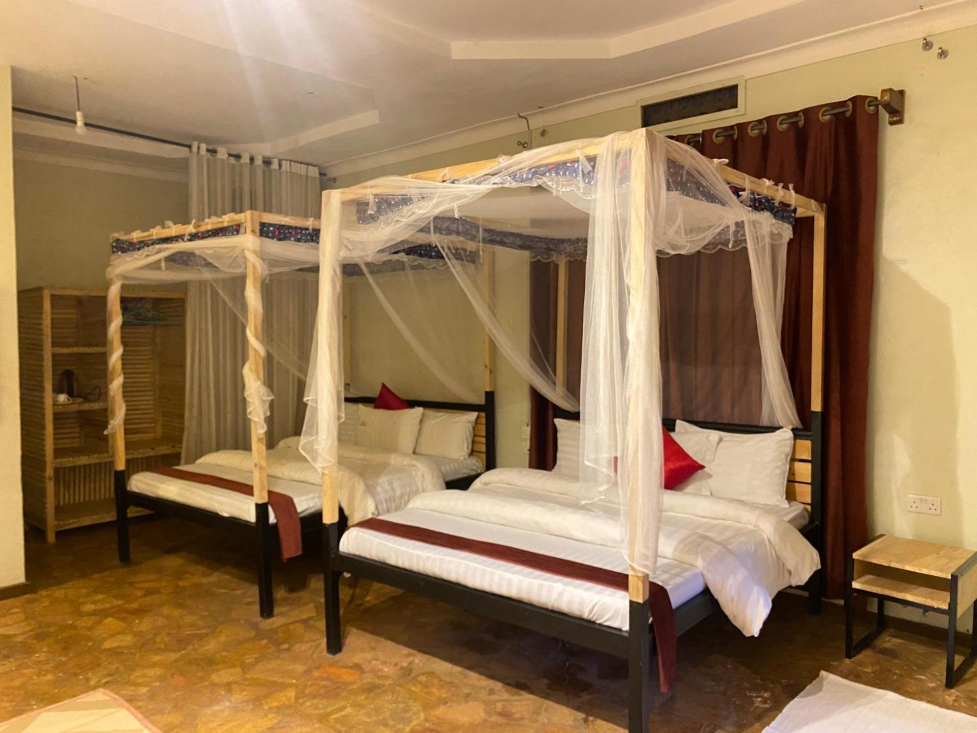 Afro Smile Hotel & Guest House 金贾 外观 照片