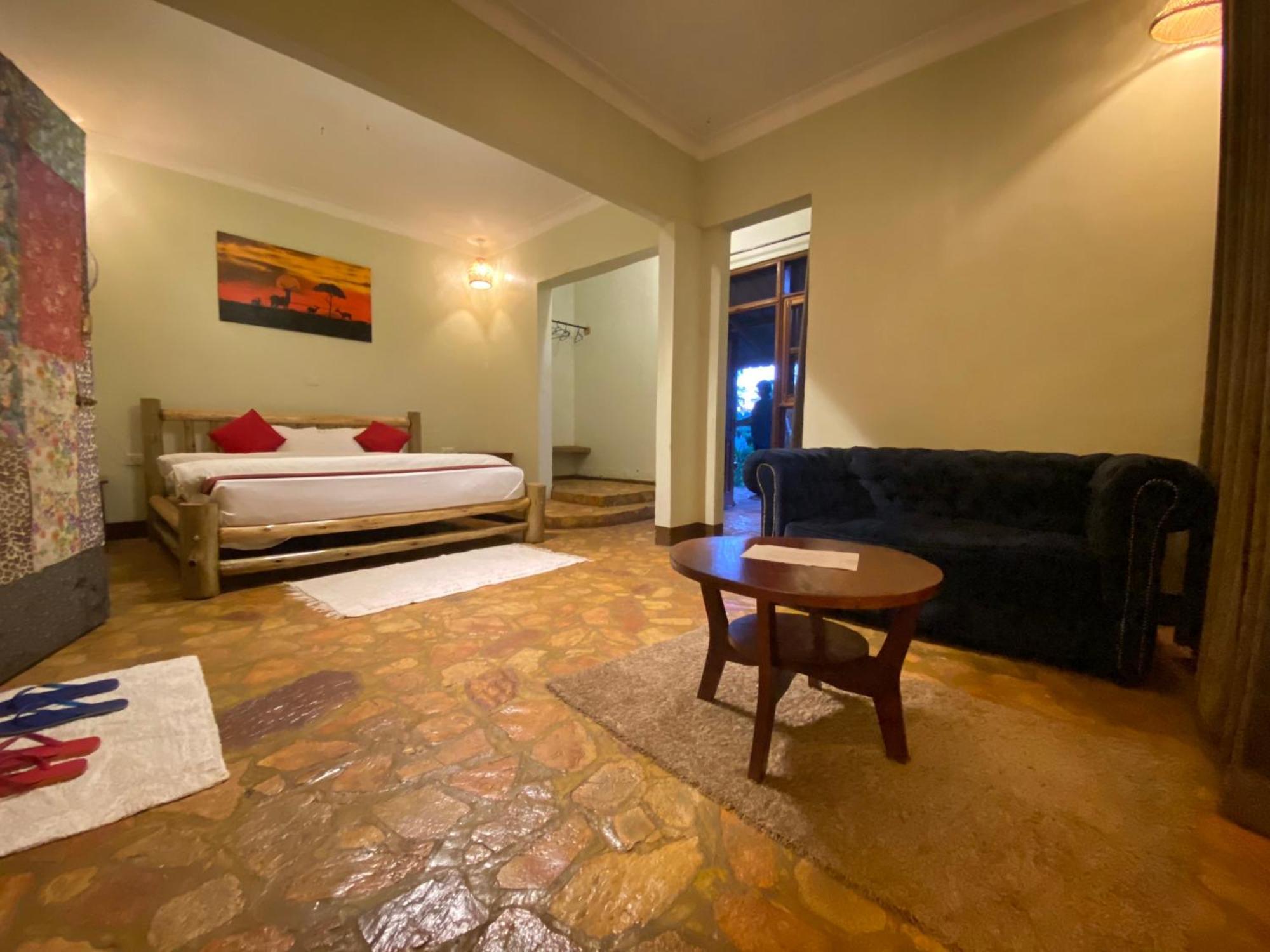 Afro Smile Hotel & Guest House 金贾 外观 照片