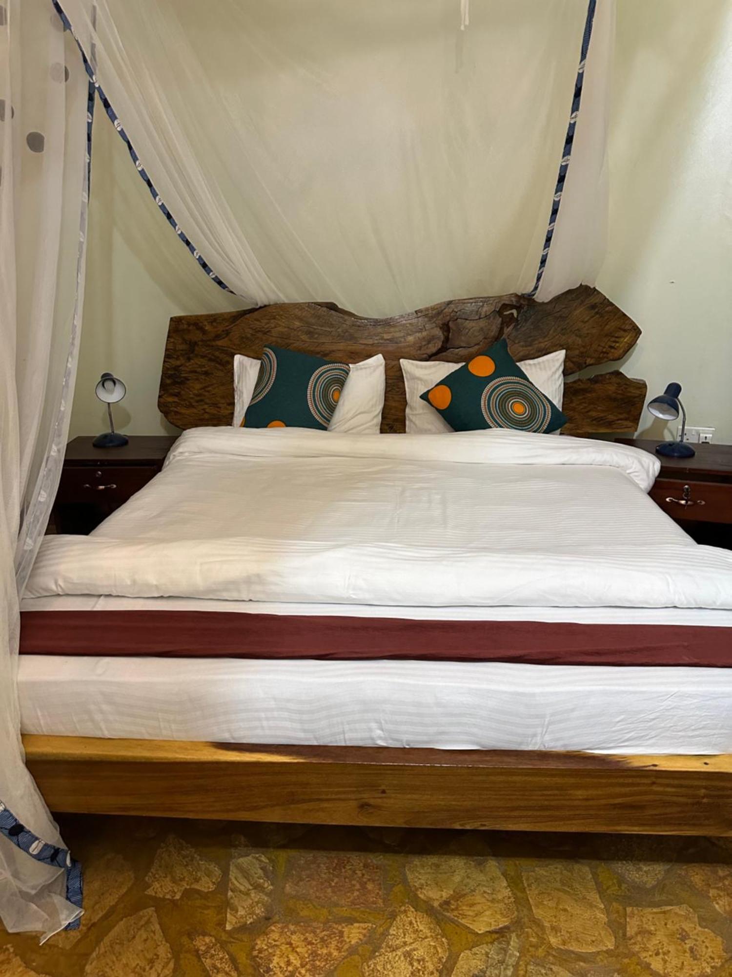 Afro Smile Hotel & Guest House 金贾 外观 照片