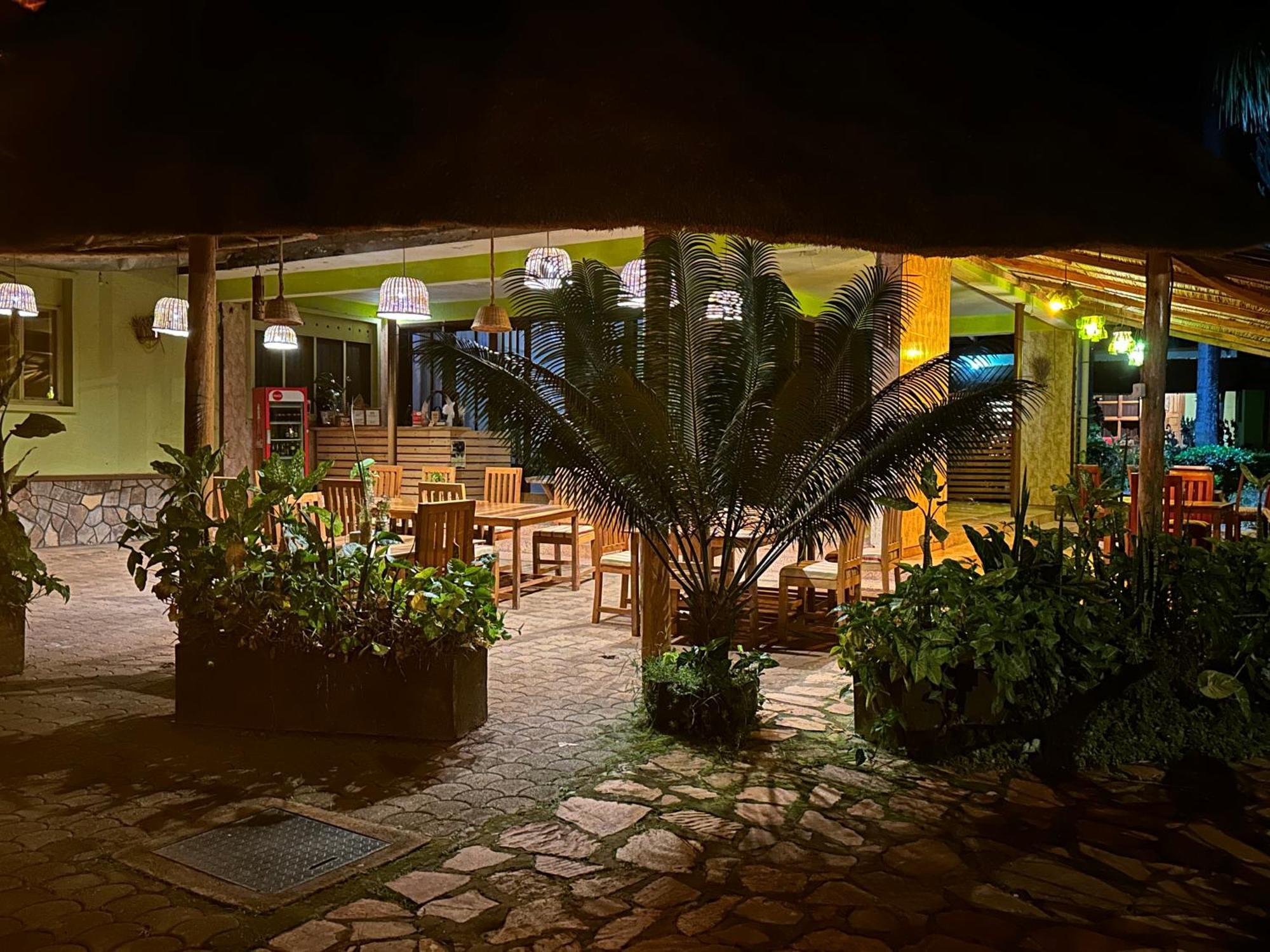 Afro Smile Hotel & Guest House 金贾 外观 照片