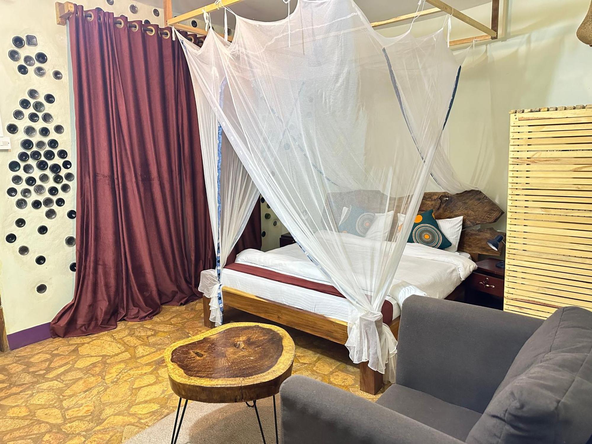 Afro Smile Hotel & Guest House 金贾 外观 照片