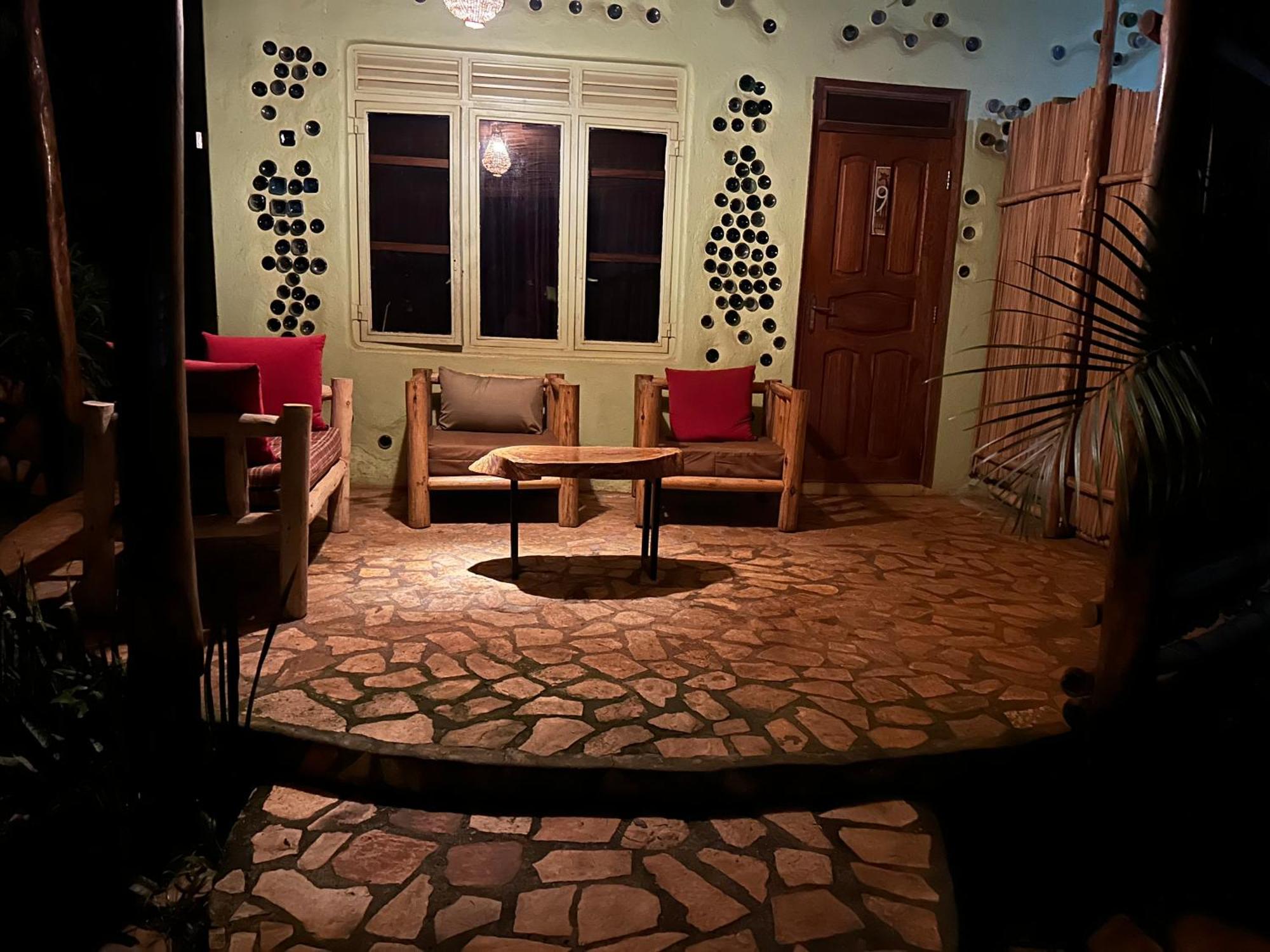 Afro Smile Hotel & Guest House 金贾 外观 照片