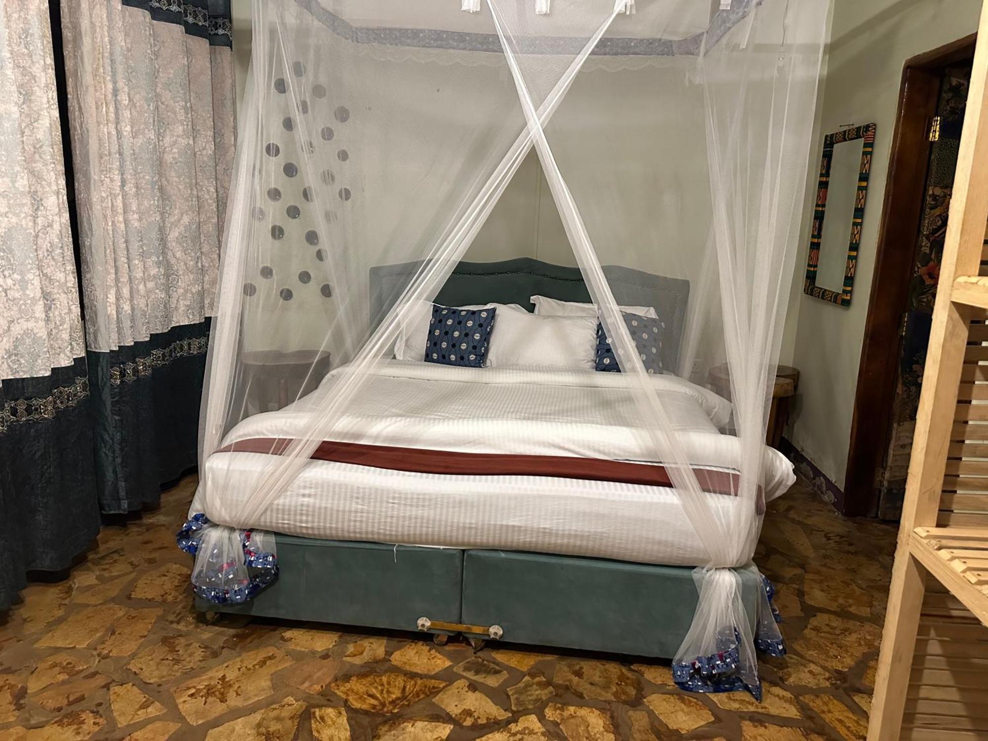 Afro Smile Hotel & Guest House 金贾 外观 照片