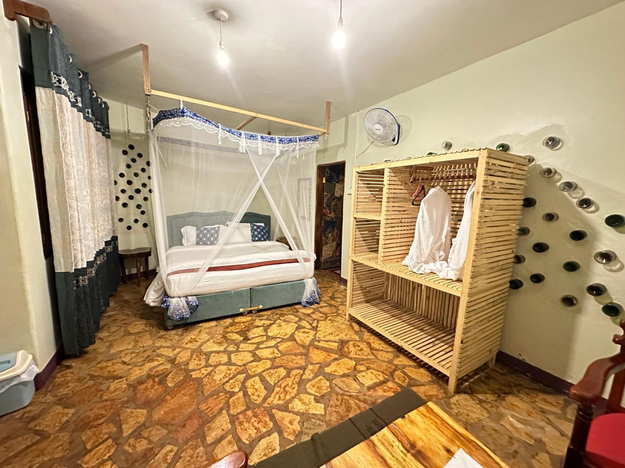 Afro Smile Hotel & Guest House 金贾 外观 照片