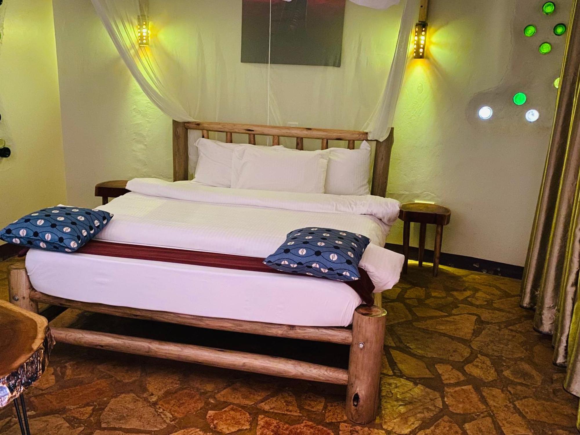 Afro Smile Hotel & Guest House 金贾 外观 照片