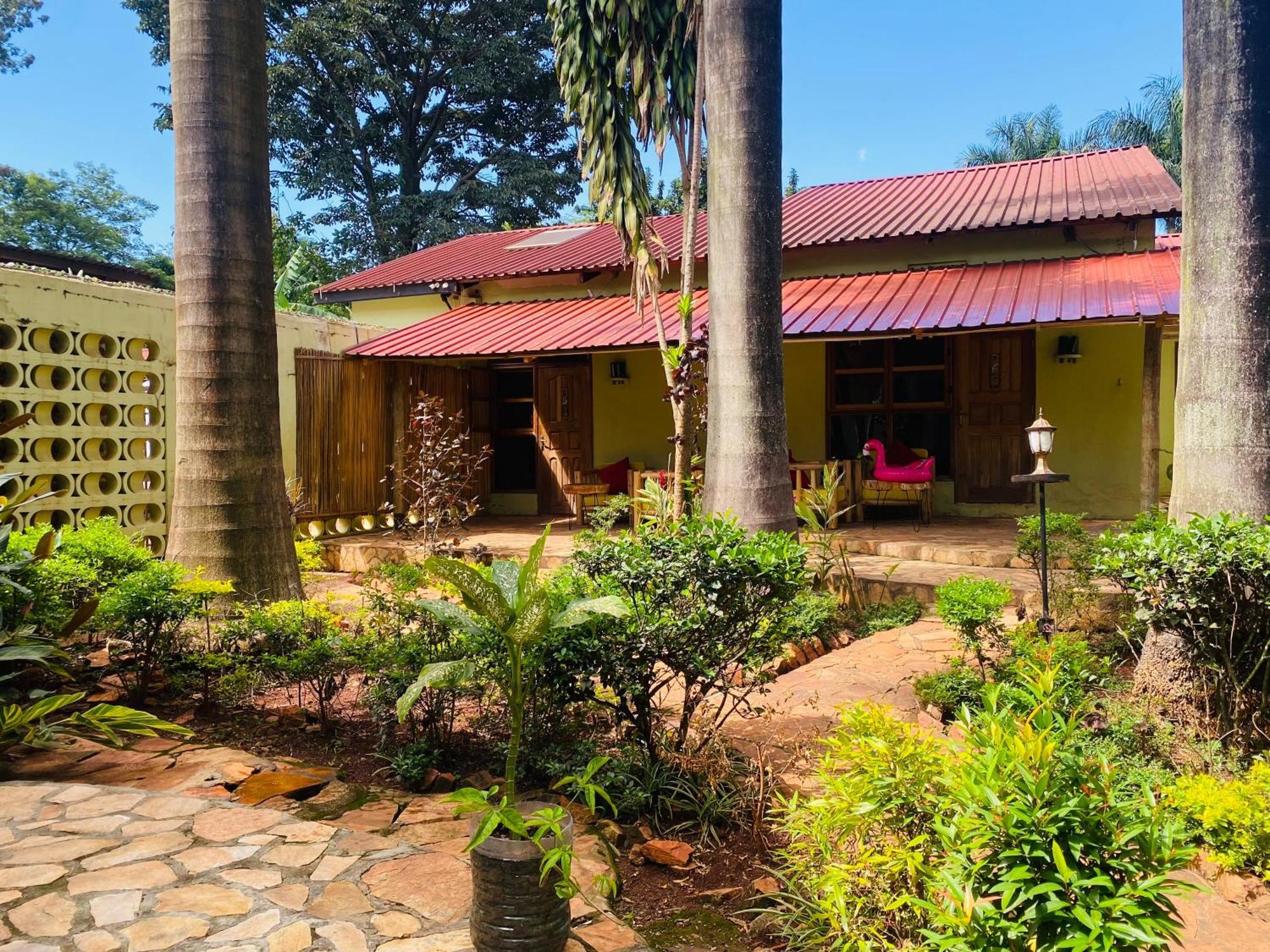 Afro Smile Hotel & Guest House 金贾 外观 照片
