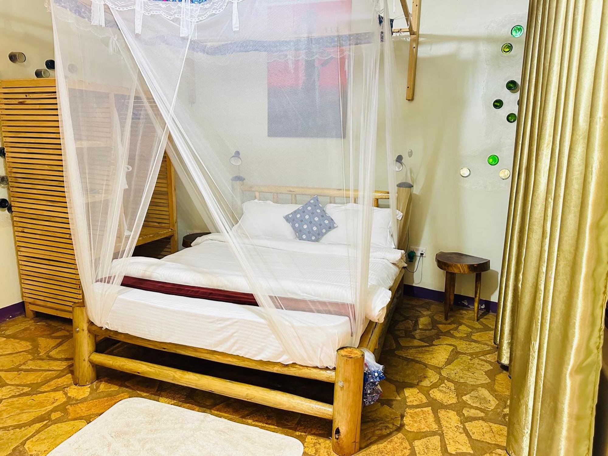 Afro Smile Hotel & Guest House 金贾 外观 照片