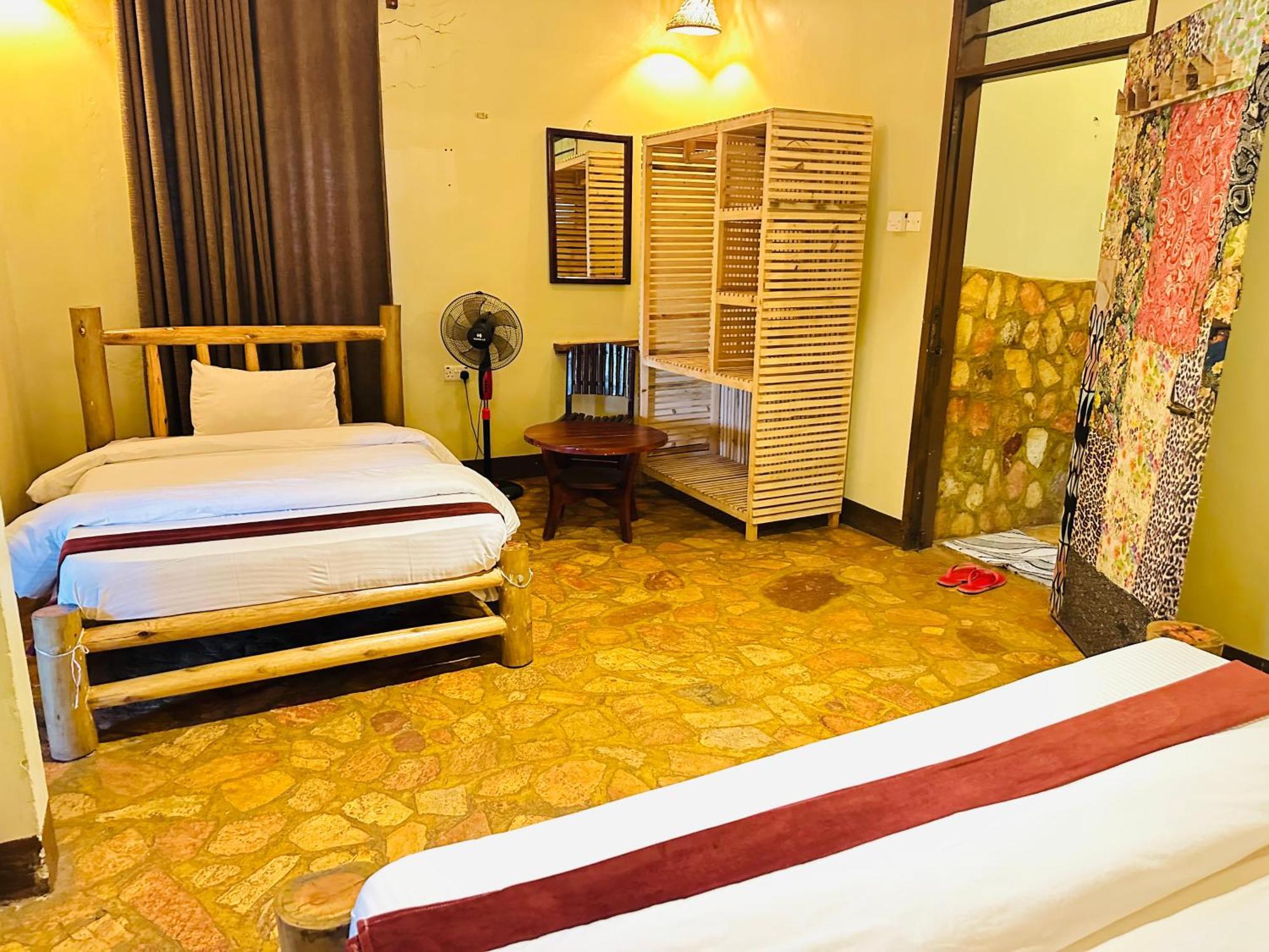 Afro Smile Hotel & Guest House 金贾 外观 照片