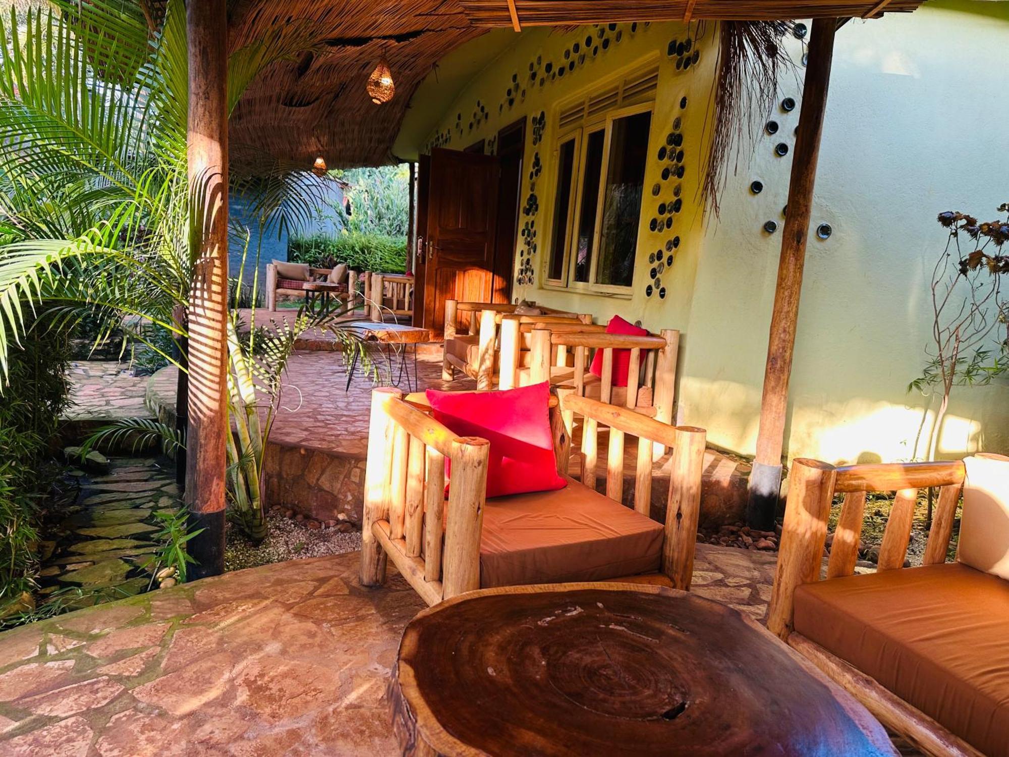 Afro Smile Hotel & Guest House 金贾 外观 照片