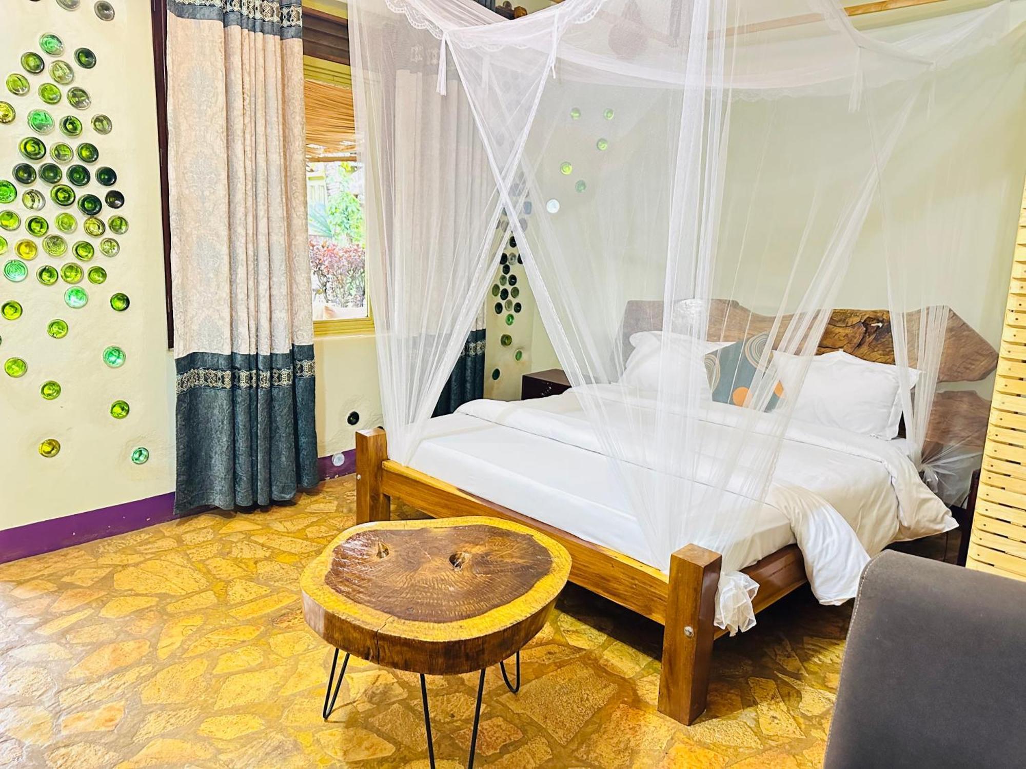 Afro Smile Hotel & Guest House 金贾 外观 照片