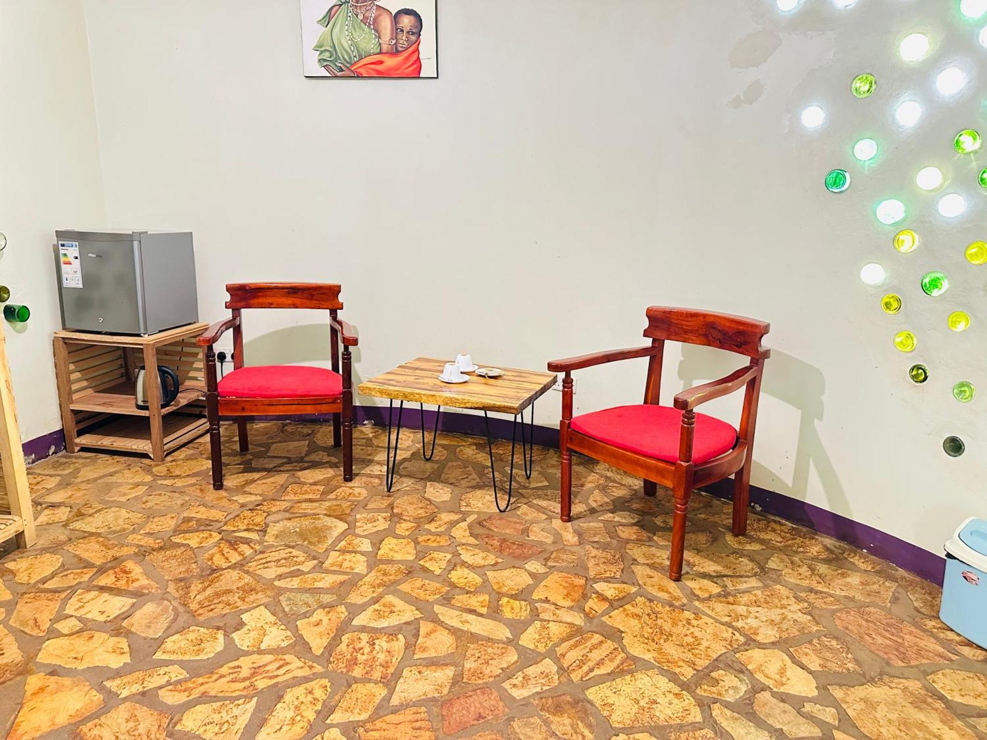 Afro Smile Hotel & Guest House 金贾 外观 照片