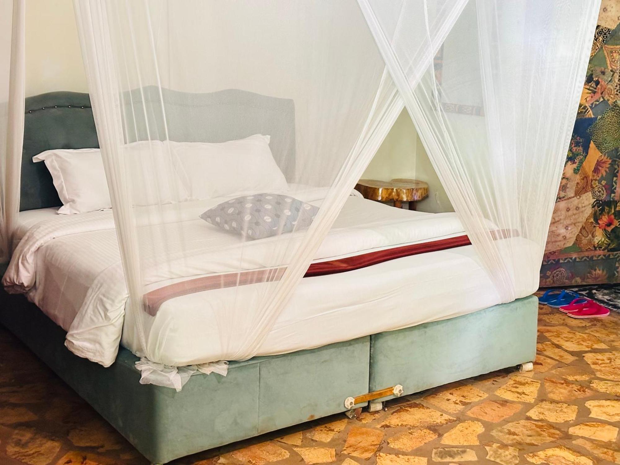 Afro Smile Hotel & Guest House 金贾 外观 照片