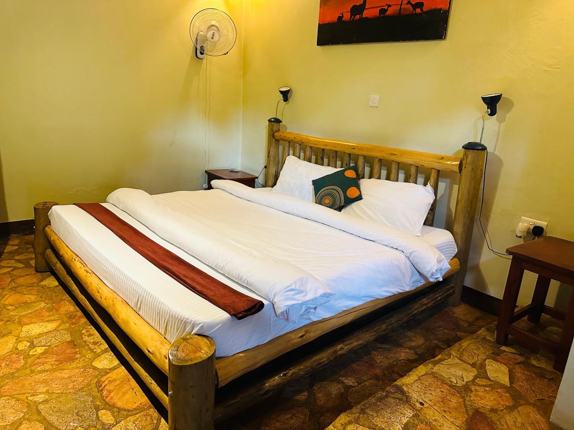 Afro Smile Hotel & Guest House 金贾 外观 照片