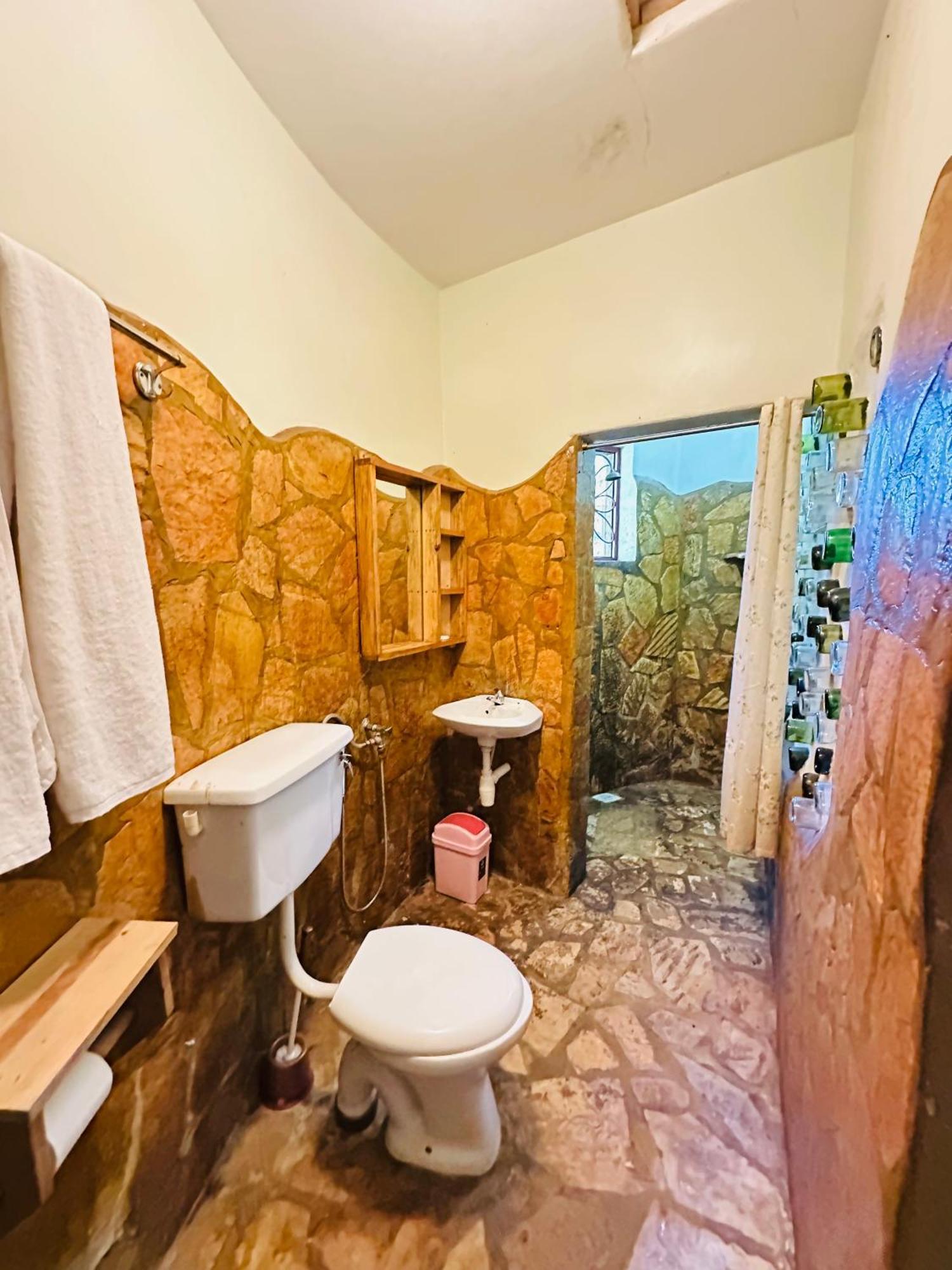 Afro Smile Hotel & Guest House 金贾 外观 照片