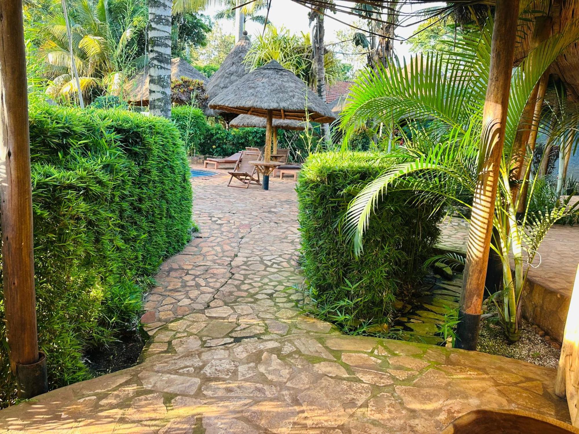 Afro Smile Hotel & Guest House 金贾 外观 照片