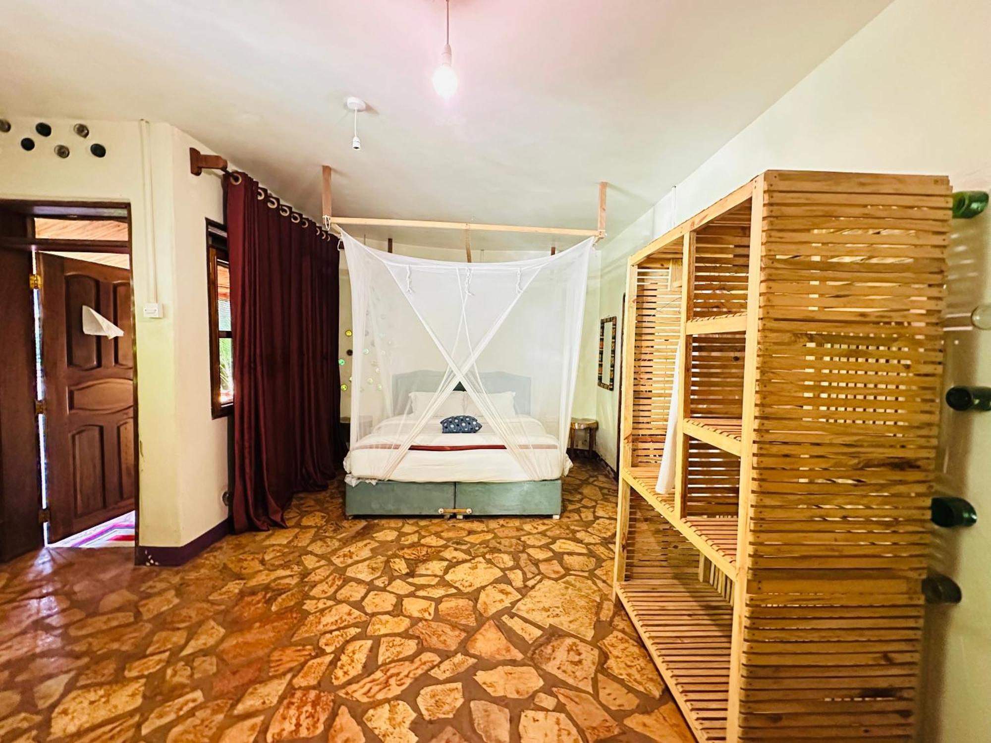 Afro Smile Hotel & Guest House 金贾 外观 照片