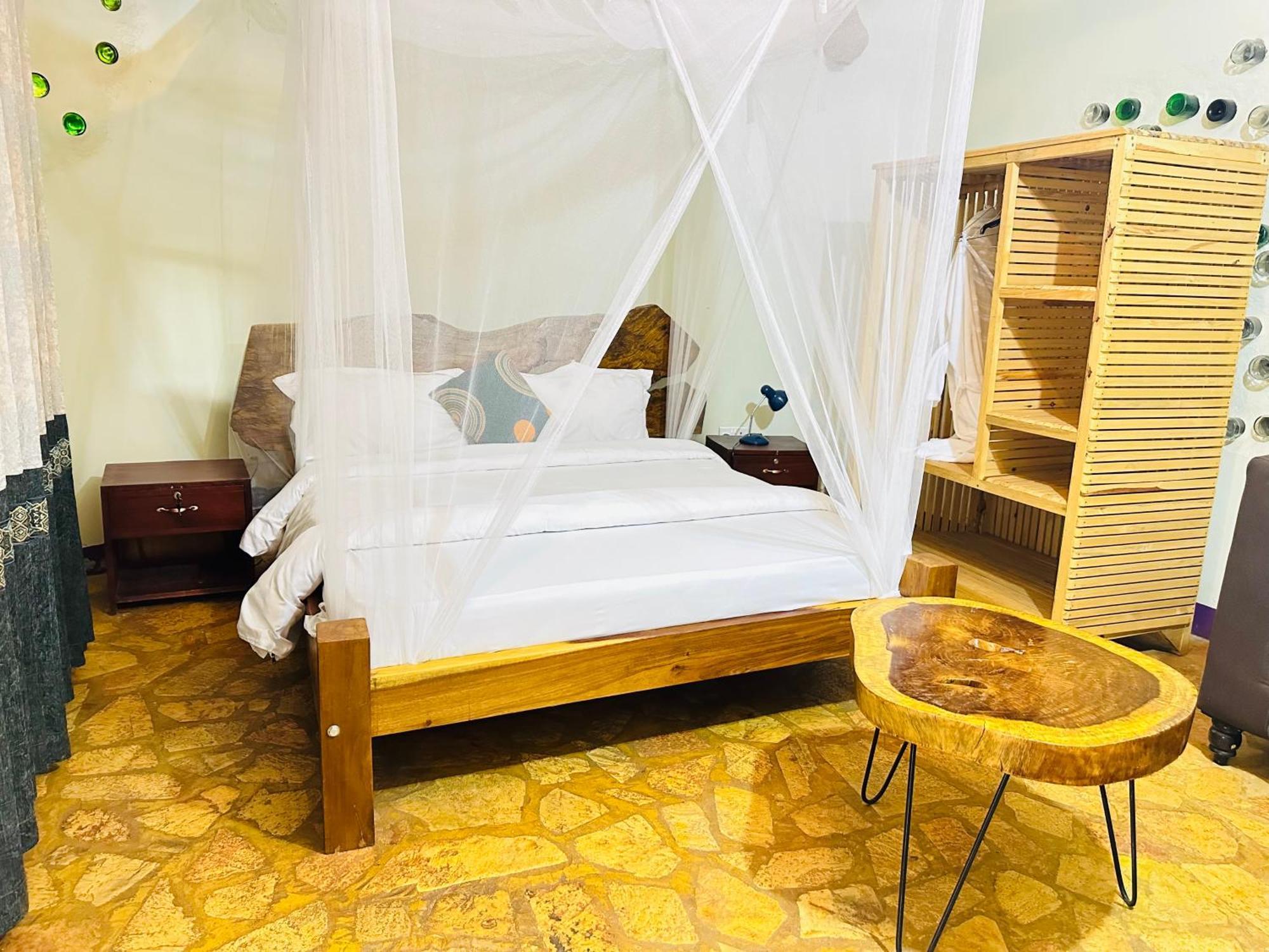 Afro Smile Hotel & Guest House 金贾 外观 照片