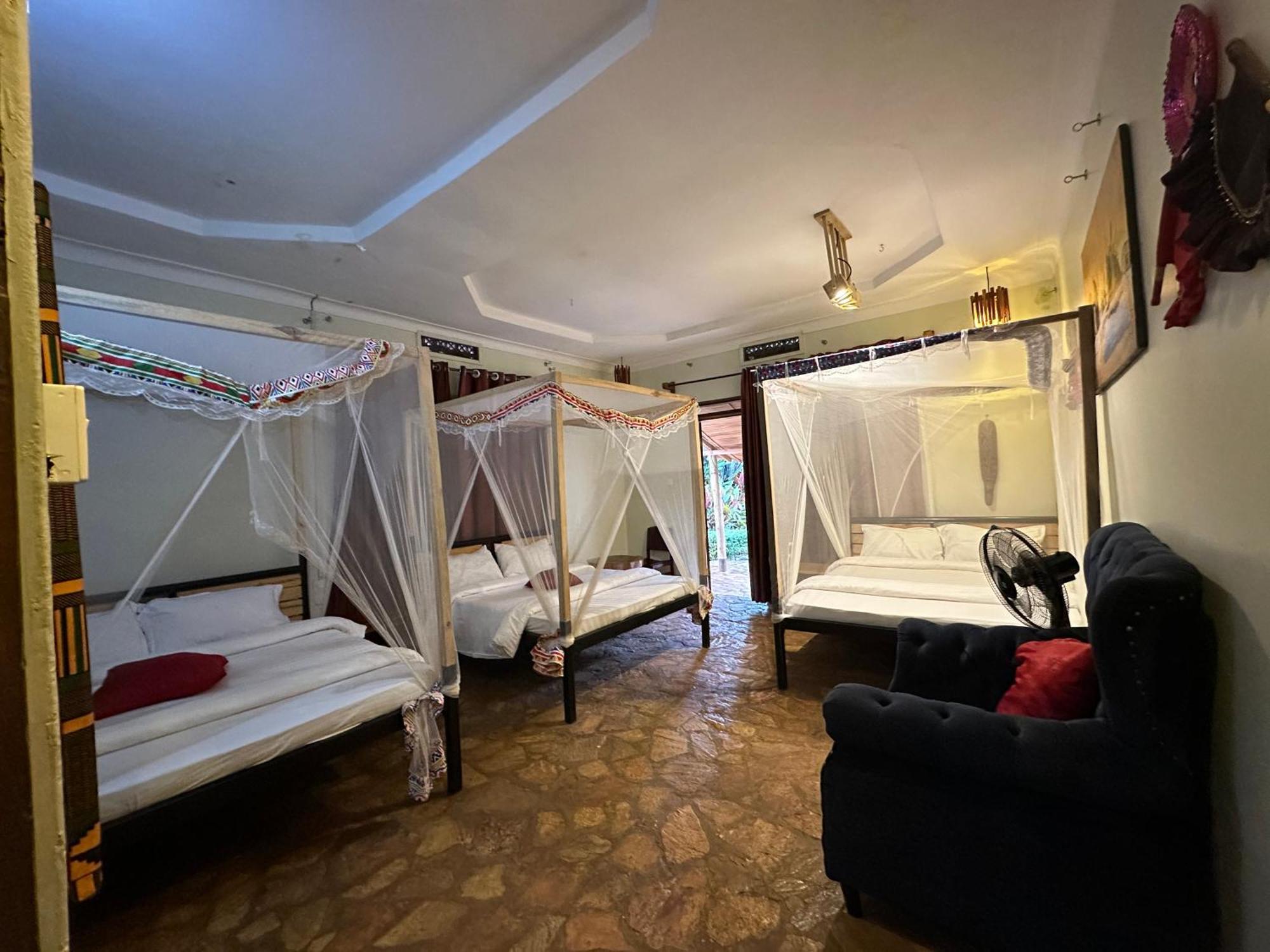 Afro Smile Hotel & Guest House 金贾 外观 照片