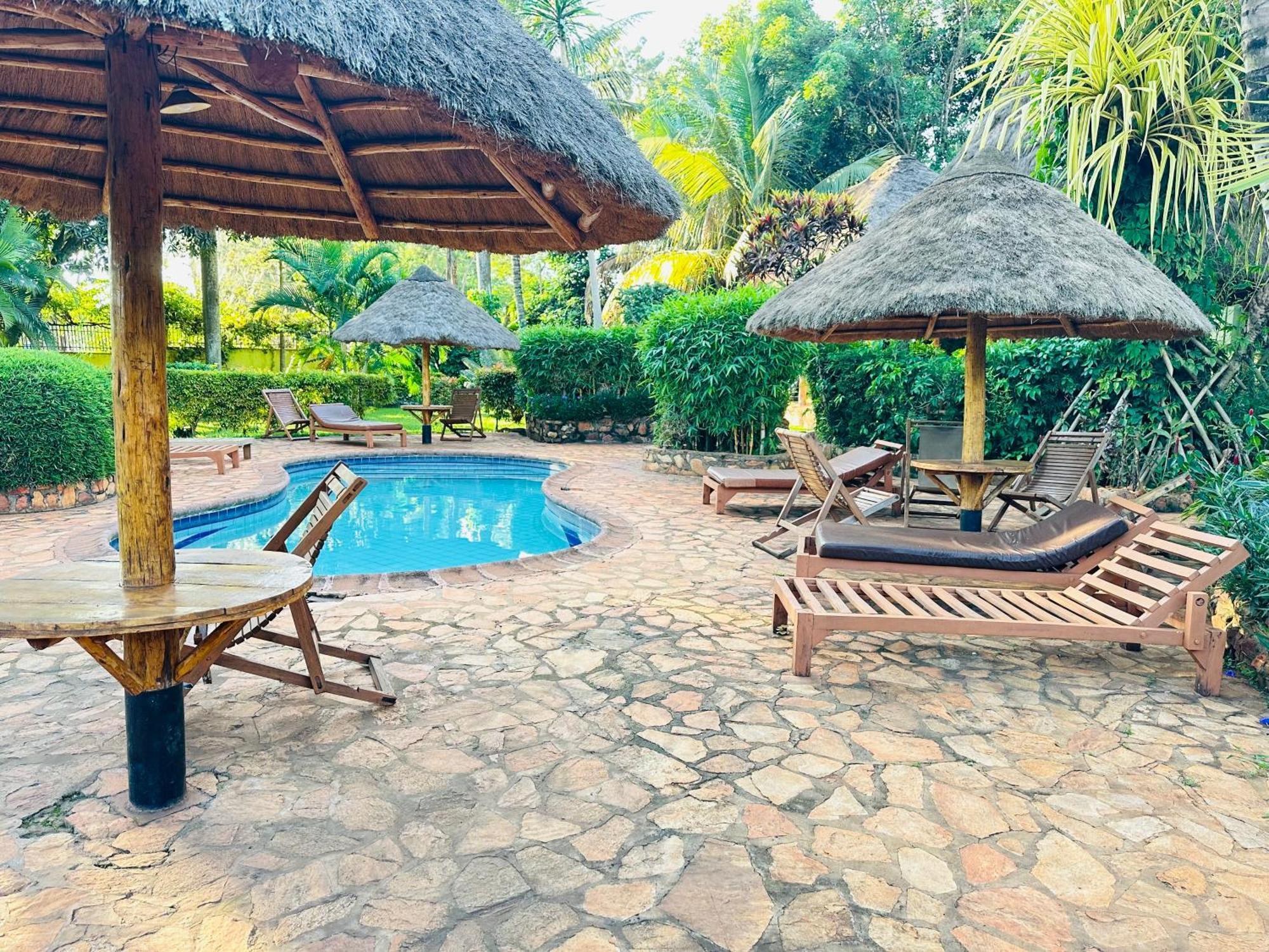 Afro Smile Hotel & Guest House 金贾 外观 照片