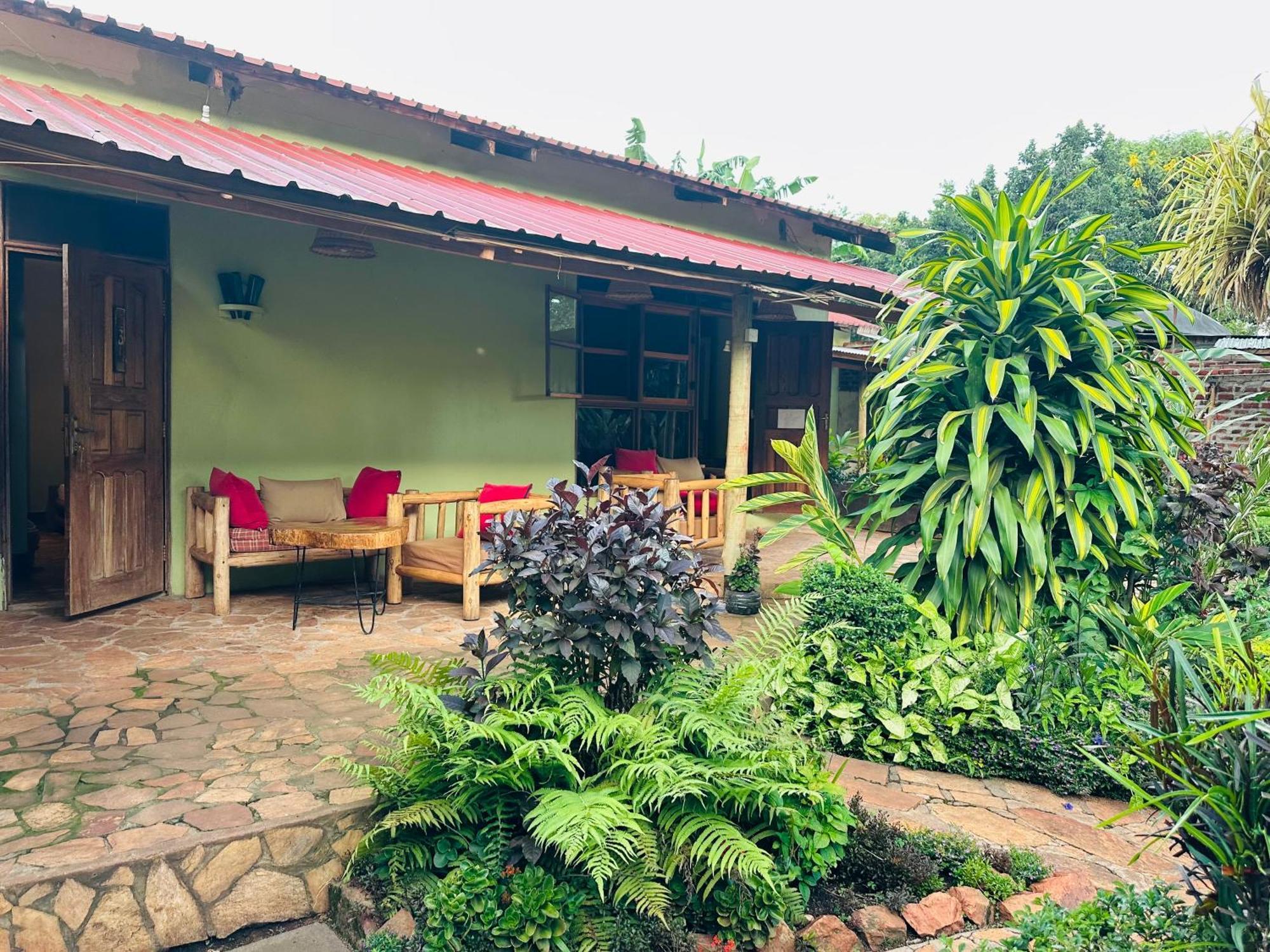 Afro Smile Hotel & Guest House 金贾 外观 照片